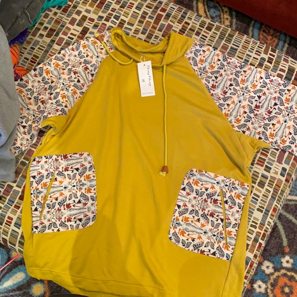 NWT Unique yellow and brocade poncho 3XL